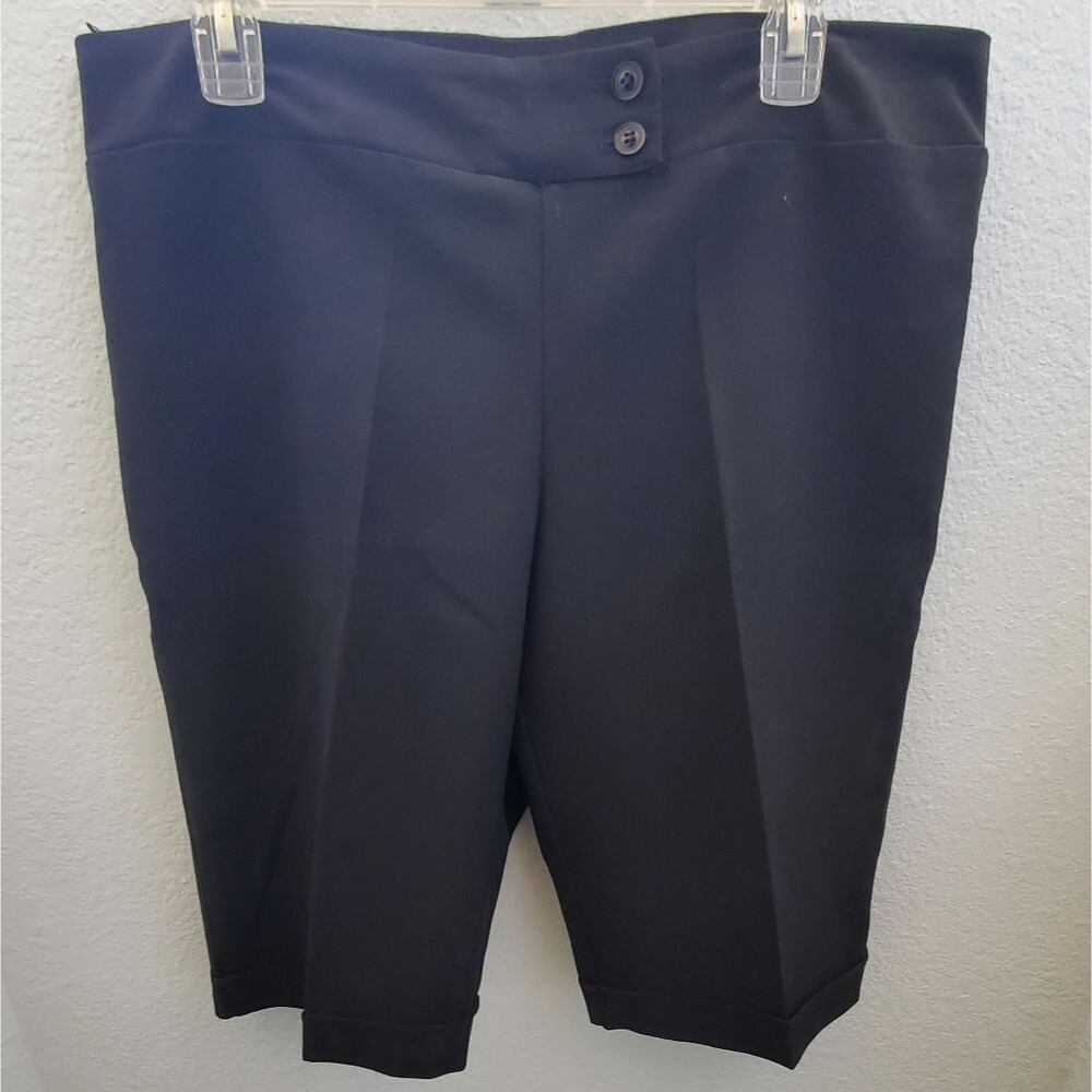 Valia Black Bermuda Dress Shorts Size 11 Flat Front Dark Academia Clean Girl